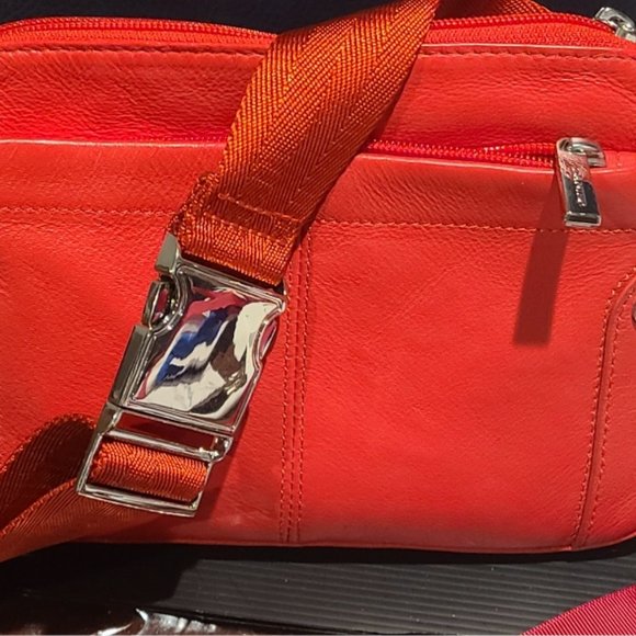 New Genuine Danier leather fanny pack belt bag in vibrant red & silver - Picture 10 of 11